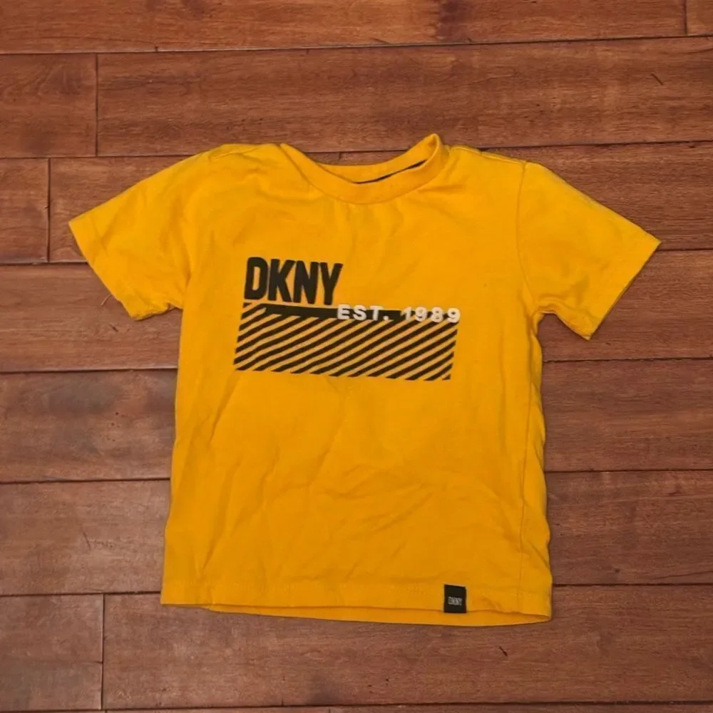 DKNY Boys' 1989 T-Shirt‎ Size 4 Color mustard